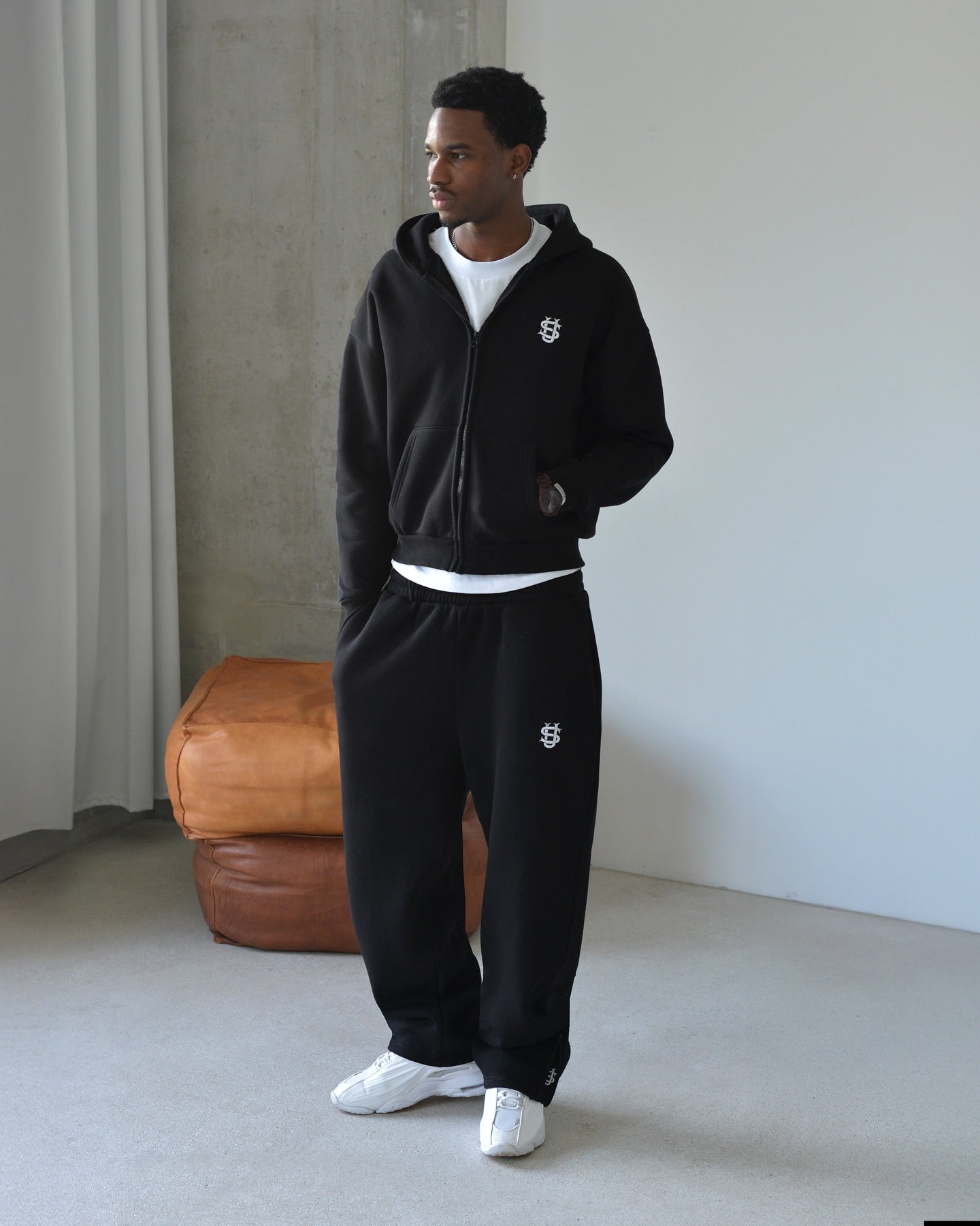 BLACK PANTS